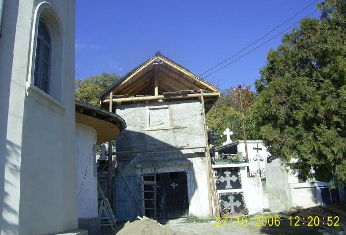 Capela din curtea bisericii – aspect din timpul lucrărilor