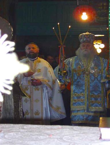 Aspect din timpul Sfintei Liturghii săvârşită de PS Calinic Botoşăneanul